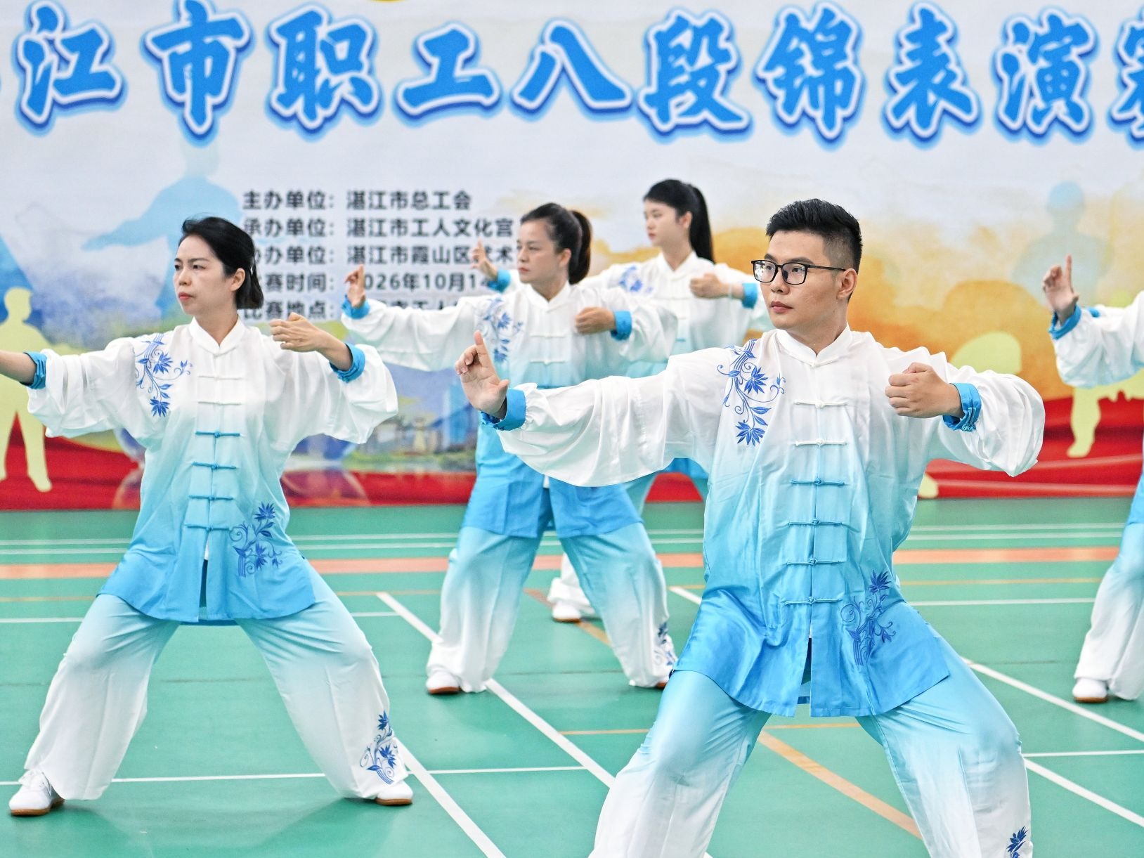 两百余名职工同台展风采