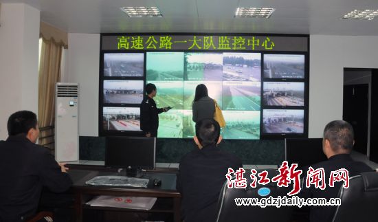 在高速公路一大队监控分中心可清晰实时监控高速公路路面信息情况