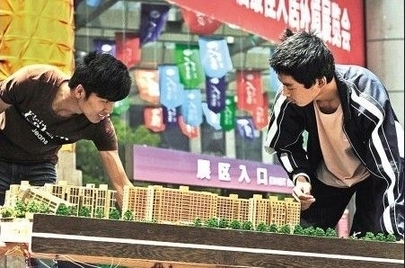 点击查看全图 中国的人口密度不如日本、香港地区、德国等地方。中国人口多,所以盖的大多是高楼,上海18层以上的高楼,超过美国东海岸的总数。