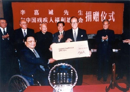 致企业大佬终将逝去的青春