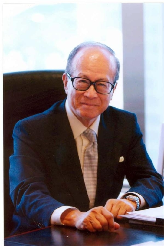 致企业大佬终将逝去的青春