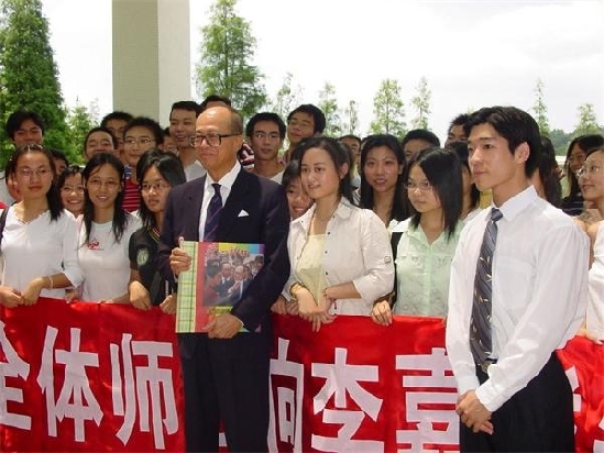 致企业大佬终将逝去的青春