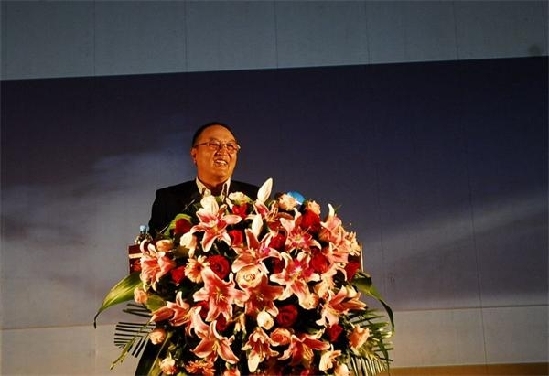 致企业大佬终将逝去的青春