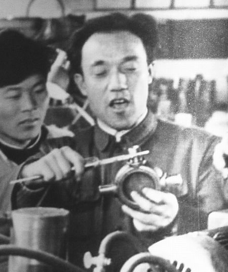 致企业大佬终将逝去的青春