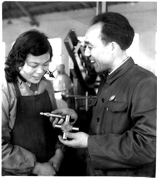 致企业大佬终将逝去的青春