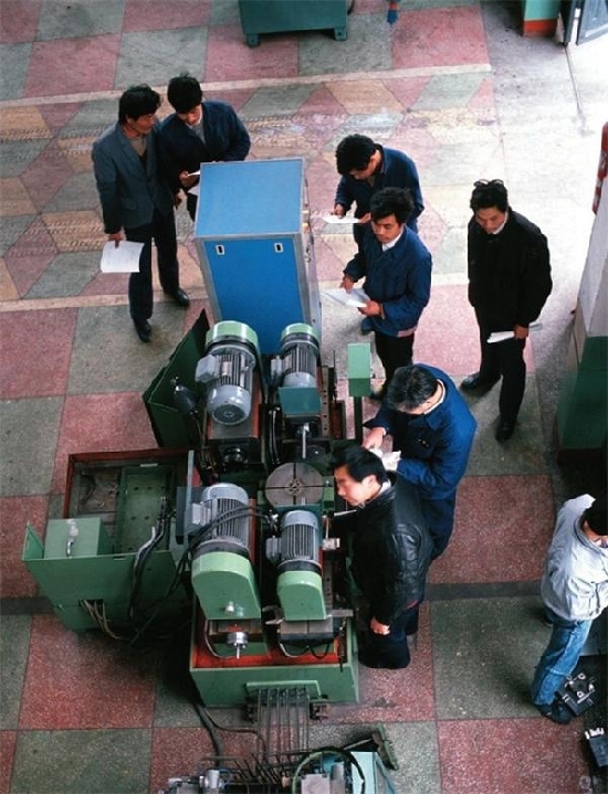 致企业大佬终将逝去的青春