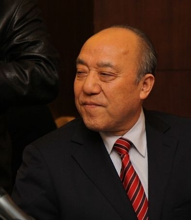 致企业大佬终将逝去的青春