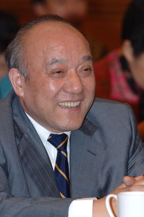 致企业大佬终将逝去的青春