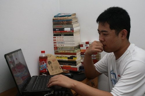 网络写手：整月宅着不出门 5年收入3300万元