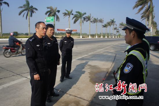该市公安、交警领导现场检查指导工作