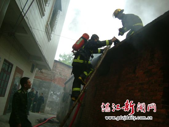 架梯上阵
