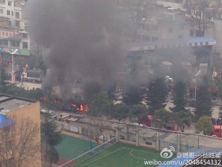 贵阳一公交车起火 司机称车上50多人仅10多人逃生