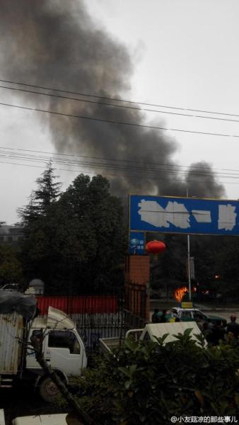 贵阳一公交车起火 司机称车上50多人仅10多人逃生