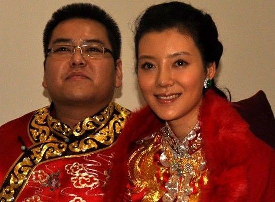 山西前首富债务缠身行踪成迷 曾迎娶女明星