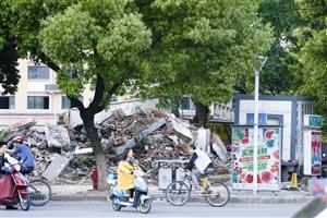 开发商凌晨叫醒管理员 派30多人突袭拆迁公厕