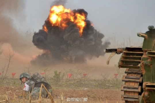 高清：中国5所军校联演曝光 动用30余种主战装备