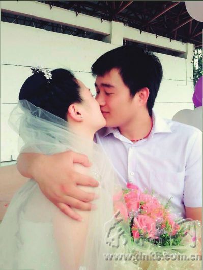 福建美女辅导员与在校男大学生隐婚(图)