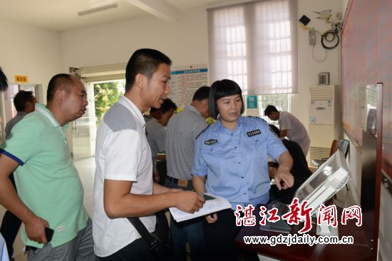 现场指引上机查询业务。