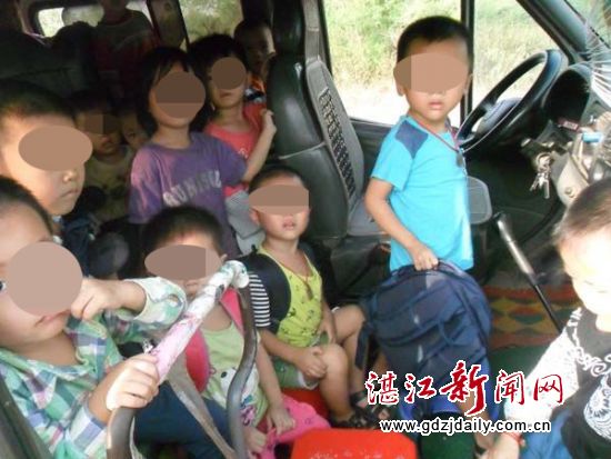 查处严重超载送学生车辆。