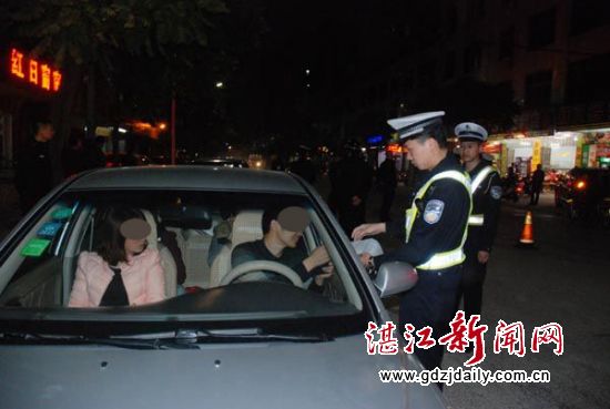 设卡严查酒后驾驶交通违法行为