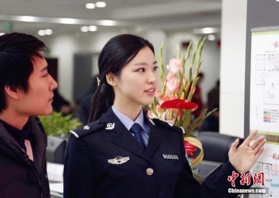 苏州女警堪比影星 颜值爆表(组图)