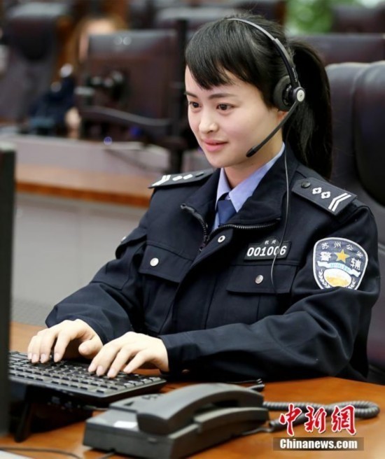 苏州女警堪比影星 颜值爆表(组图)