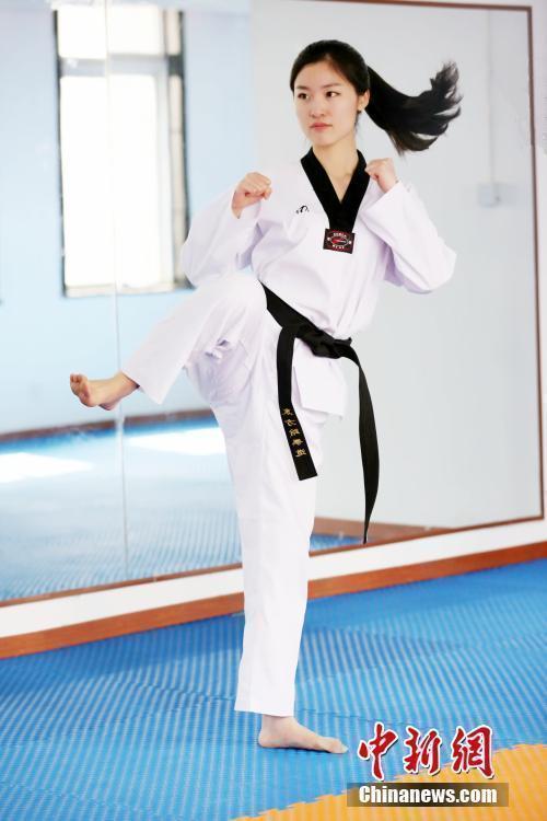 苏州女警堪比影星 颜值爆表(组图)