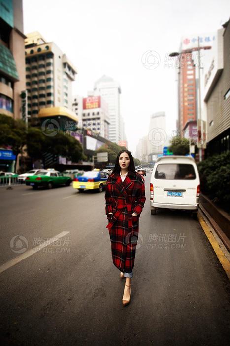 陕西姑娘04年担任大会堂服务员 11年后变身摩登女郎