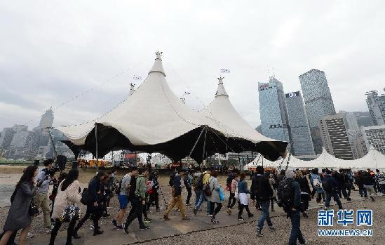 （晚报）（2）全球最大移动马戏棚亮相香港