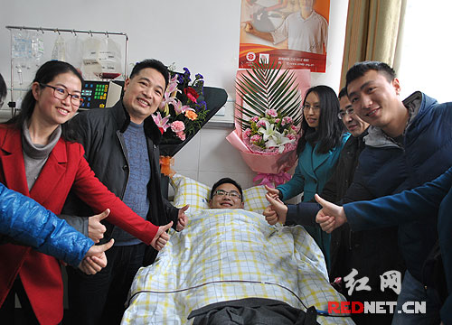 90后研究生被大家赞为“最帅毕业生”。