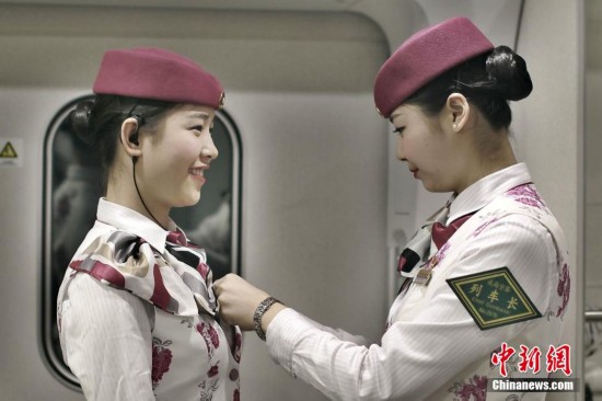 【图刊】重庆“动妹”的客服工作