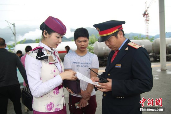 【图刊】重庆“动妹”的客服工作