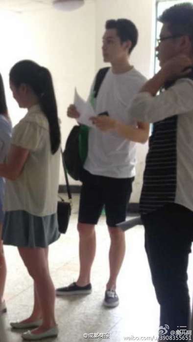 高校帅哥撞脸陈伟霆