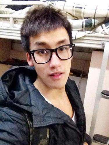 高校帅哥撞脸陈伟霆