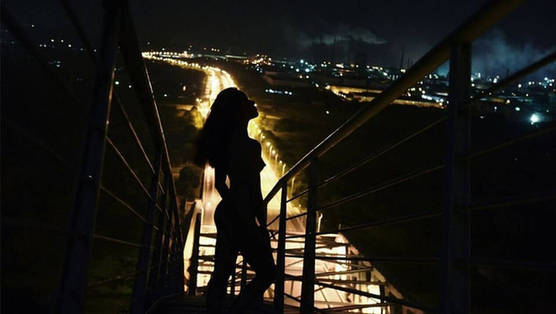 广西柳州白露大桥人体艺术照引争议