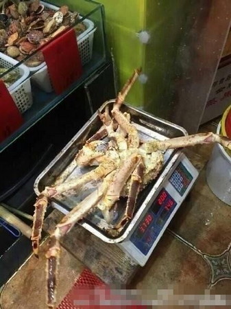 称重前店家拔掉蟹腿，称完必须买