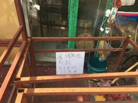 天价大虾烧烤店关门