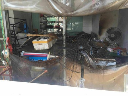 天价大虾烧烤店关门