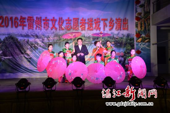雷歌表演唱《俏婆婆闹元宵》