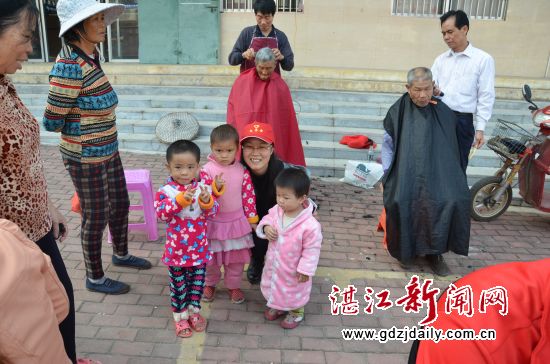 为群众提供免费理发