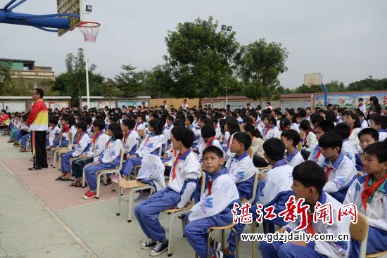 比赛吸引了全校学生参加