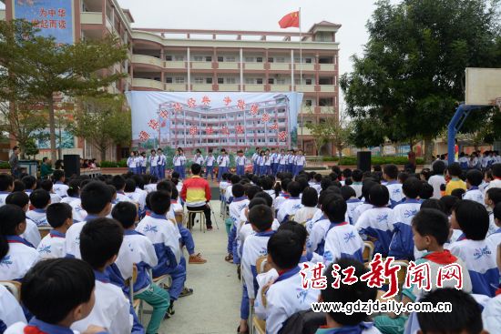 诗朗读比赛现场
