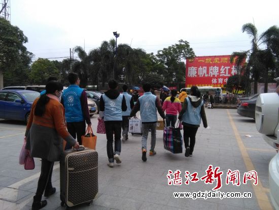 为旅客提行李 (2)