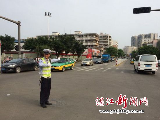 霞山交警全力确保停电岗亭的交通秩序畅通