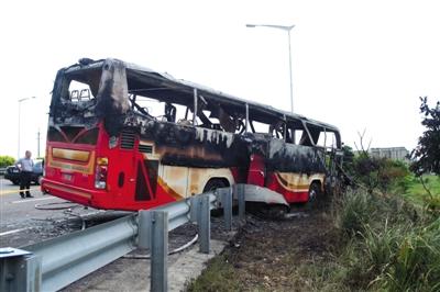 遼寧赴臺旅行團(tuán)大巴起火26人遇難 起火原因不明