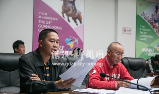 大家对赛事讨论踊跃发言。