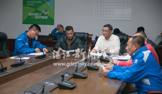 市足球协会领导参加了会议