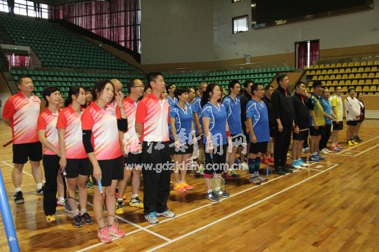 市体育局机关(含社体中心)、市体育学校、市体育中心、市体彩中心、海滨游泳场、市跳水运动学校等6支代表队近百名运动参加比赛。