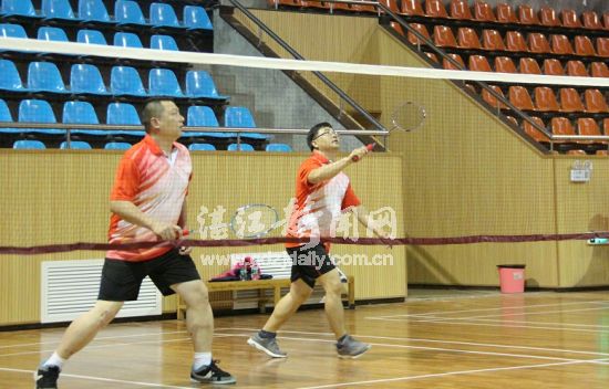 这对双打配对身材有点萌。