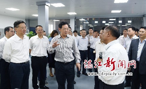 昨日下午，市委書記鄭人豪，市委副書記、代市長姜建軍率隊到遂溪縣調研。 本報記者 陳煜 攝